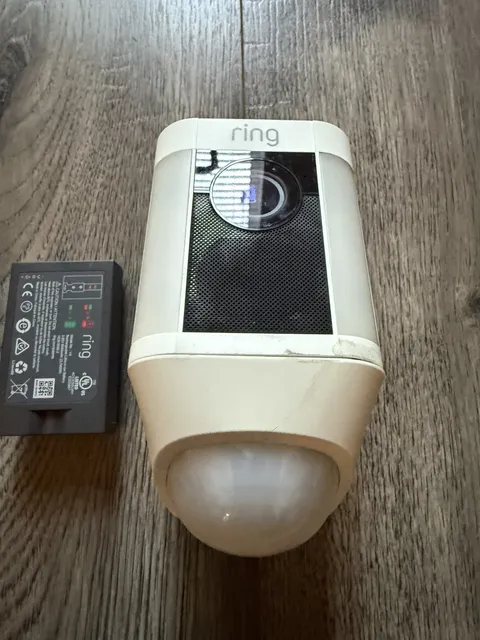 Ring Spotlight Cam Wireless White Outdoor Camera (incl. two batteries)