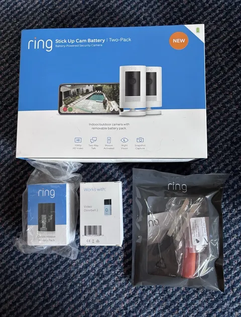 Brand new never used ring security cameras (2) with battery packs 