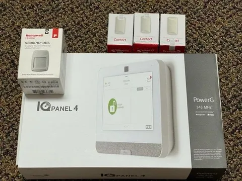 Qolsys IQ-4  PowerG, 7" Verizon  IQP4003 3 DOOR KIT+ 6 MONTHS ALARM MONITORING