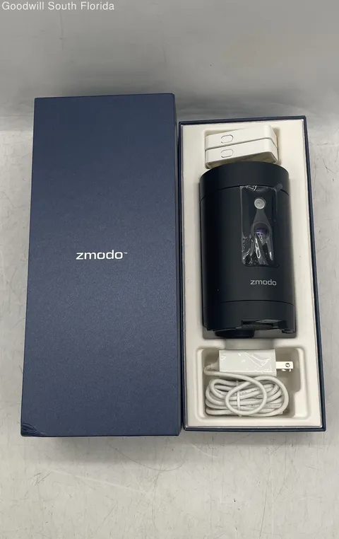 Zmodo Pivot ZH-IZV2D-W Indoor Security Camera With Accessories In Box Not Tested