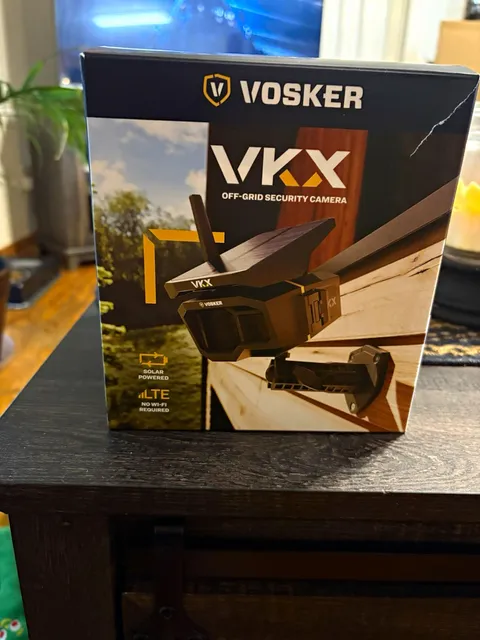 VOSKER VKX 4G LTE Solar 1080p Outdoor Security Camera Motion Cloud Light