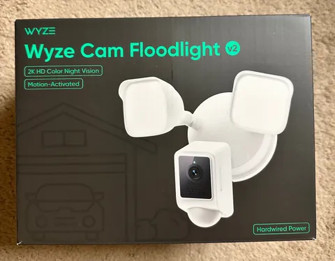 Wyze Cam Floodlight V2 Motion Activated 2K HD Color Night Vision CameraWhite NEW