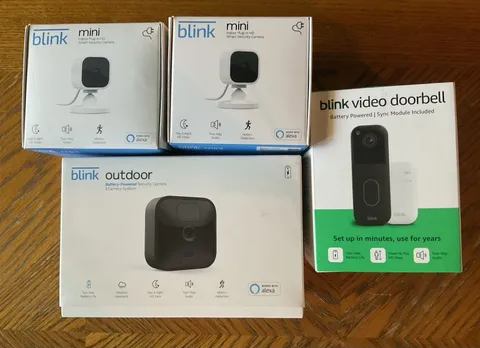 Blink Doorbell, Outdoor & 2 Indoor Mini Cameras Bundle Lot EUC Bonus Extender