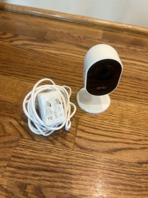 Arlo Essential Indoor Security Camera  VMC2040- White