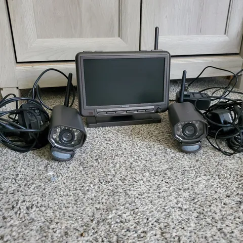 Defender PHOENIX Security System Monitor M2M 7in W/ 2 Cameras M2C Mint- no mount