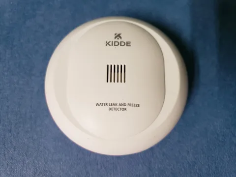 Kidde 60WLDR-W Wi-Fi Water Leak and Freeze Detector, White, Battery Powered