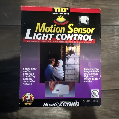 HeathZenith SL-5211 Motion Sensor Light Control Outdoor White  Weatherproof