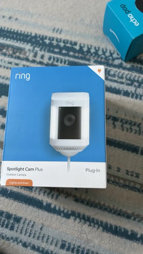 Ring Spotlight Cam Plus Plug-In 1080p Wi-Fi Outdoor Cam White Spotlight Siren