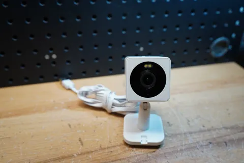 (G) Wyze Cam OG WYZECGS 1080p Wired Indoor/Outdoor WiFi Security Camera White