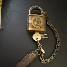 Yale Y&T Keyed Padlock Antique Brass Finish w/ Chain, 1 Key, Medium