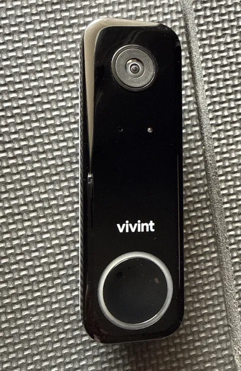 Vivint Doorbell Camera Pro Gen 2 VS-DBC350-WHT Smart Video Doorbell