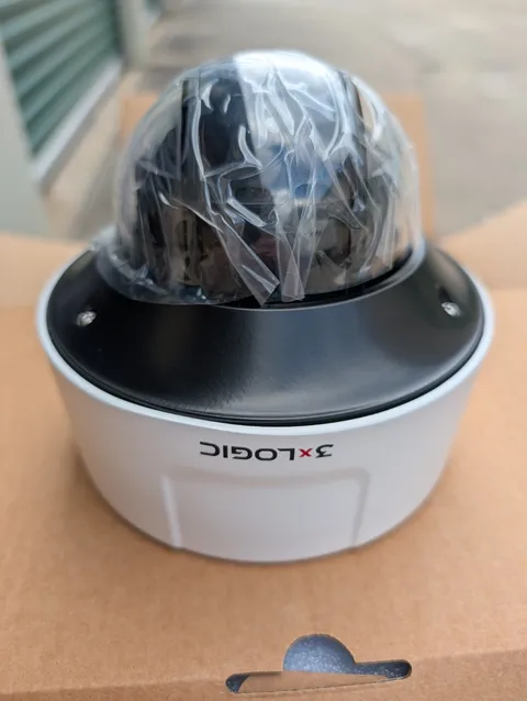 3xLOGIC New IP Security Cameras Bulk Lot of 8 Wholesale Reseller Liquidation