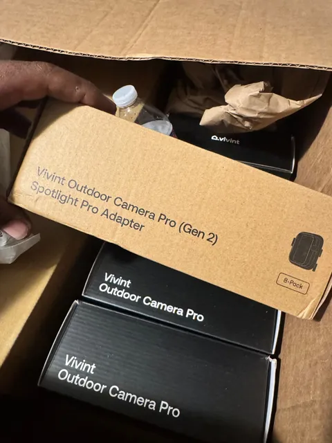Box of 8 Vivint Outdoor Camera Pro Gen 2 Spotlight Pro Adapter VS-OLA150-WHT