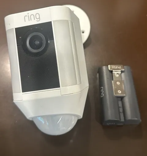 Ring 8SB1S7-WEN0 Wireless Outdoor Spotlight Security Camera - White