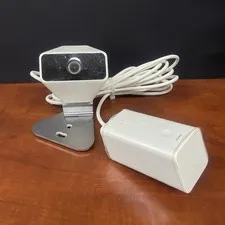 Xfinity XCAM2 SCHC2AEW HD Indoor Outdoor Security Camera w/ XW4 Power Adapter