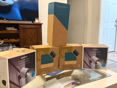 SimpliSafe Home Security System 4 Wireless Outdoor Cams Model CMB01