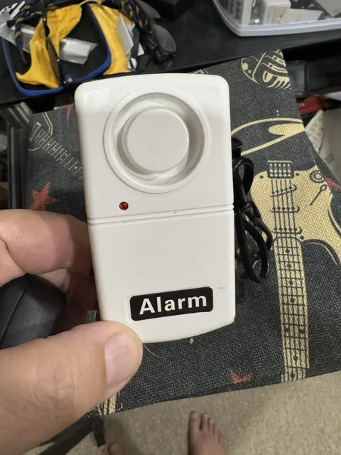 Power Failure Alarm Siren 118dB LED Alert, 110V~220V Plug-in w/ Battery Backup
