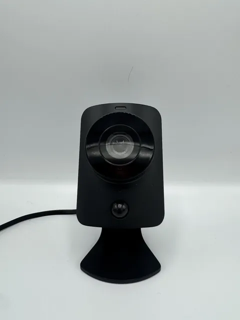 SimpliSafe Indoor Camera Wi-Fi HD Security Camera SSCM1 + Wall Charger + cord !!