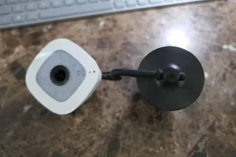 Netgear Arlo Q HD 1080p Camera VMC3040 w/ Wall Plug Adapter
