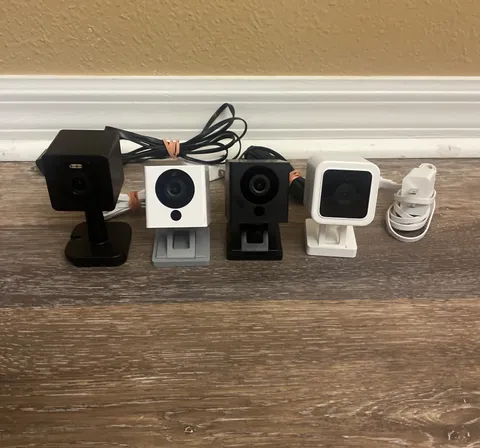X4 Bundle - Wyze Cam OG - CAM V2 (x2) - CAM V3 Wired Security Camera - Tested