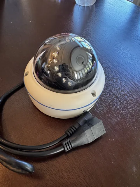 SECURITY CAMERA - PoE IR Mini Dome Metal Vandal Proof ( NO RESERVE )