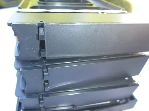 AU SELLER PROMISE TECHNOLOGY VESS A2200  ( 1 X HDD CADDY WITH LOCK PIN )