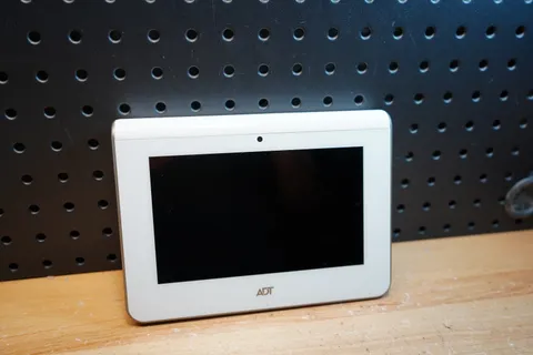 (G) ADT Qolsys IQ Remote 7" Touchscreen Panel QW9104-840 w/ Power Adapter