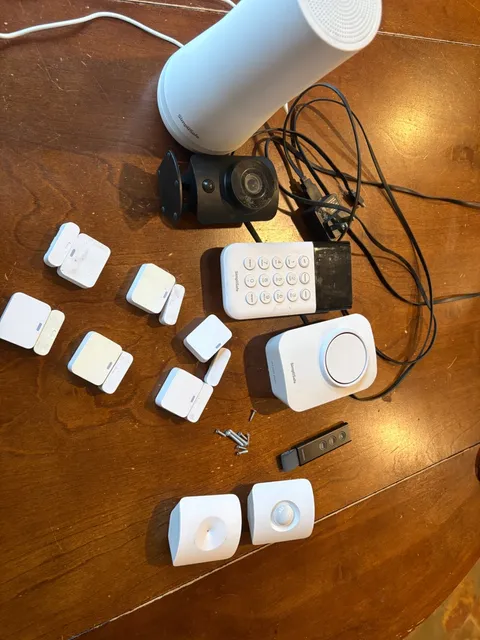 SimpliSafe Gen 3 Home Security System SSBS3 Base Station Keypad Camera 6 Entry S