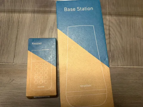 SimpliSafe Base Station & Keypad White Menu Navigation Wall Mountable Home Alarm