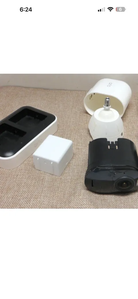 Arlo Ultra 2 UHD 4K  Security Camera VMC5040 W/Battery Chrging Dock