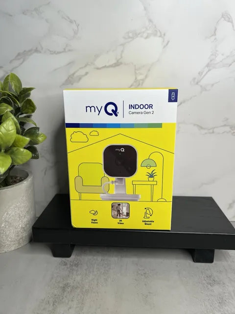 myQ Smart Indoor Security Camera - HD Video, Night Vision Motion Detection Wi-Fi