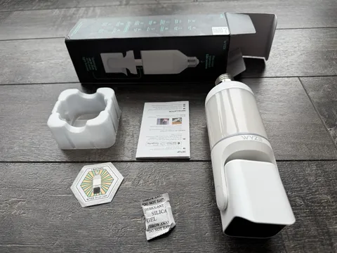 Wyze Bulb Cam - White - Open Box