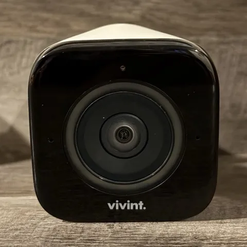 Vivint Wireless IP Surveillance Camera 1080p Wi‑Fi Wall Mount White/Black