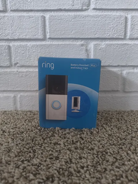 Ring Essential Kit with Battery Doorbell & Indoor Cam SEALED