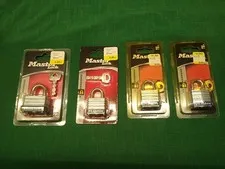Master Lock Lot Of 4 7D,105D,22D Padlock Small  1 1/8"w / 5mm shackle 2 Keys NOS
