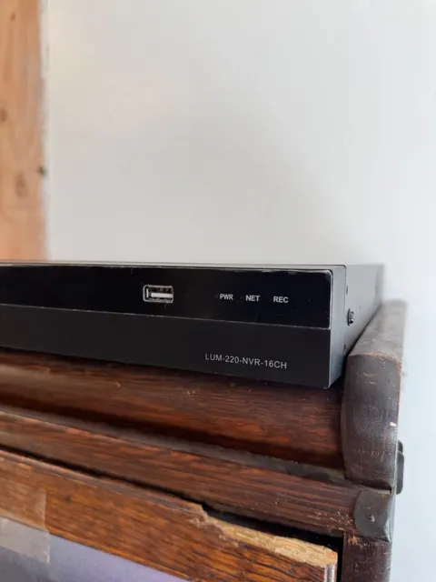 Luma Surveillance 220 Series LUM‑220‑NVR‑16CH 16‑Ch PoE Network Video Recorder