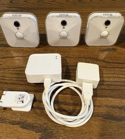 Blink Camera System, White Gen 1, With Sync Module. Good Condition.