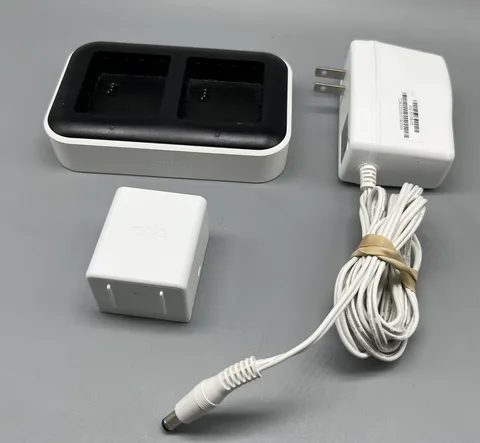Arlo Dual Charging Station (Model VMA5400C) With One Battery
