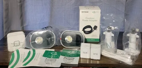 Arlo Netgear Security Light Lot ALS1101 AL1101 2 Lights Bridge Batteries Mounts