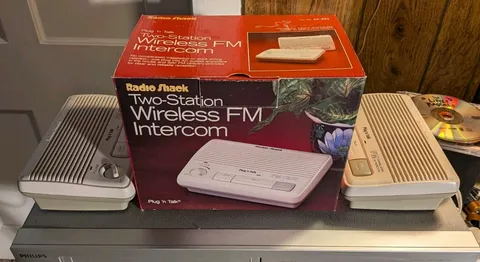 Vintage Radio Shack Two-Station Wireless FM Intercom 43-204 Plug n' Talk TESTED!