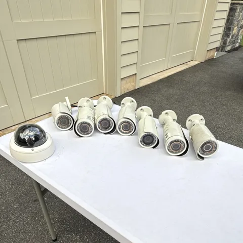 Luma camera bundle Wirepath WPS-750-BUL-IP-WH 1080p PoE IP Bullet Cameras