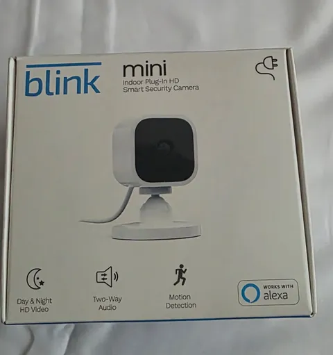 Blink Mini Compact Indoor Plug-In Smart Security Camera - White (1080p HD)