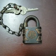 Yale Wonderlock Keyed Padlock w/ Chain, 2 Keys, Antique Brass Finish, Black