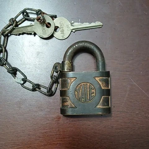 Yale Wonderlock Keyed Padlock w/ Chain, 2 Keys, Antique Brass Finish, Black
