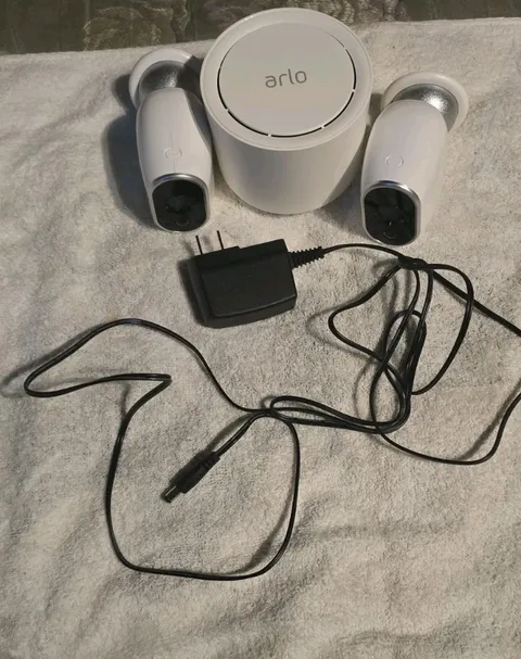 Arlo 2 Security Camera System 2 Cameras + VMB3500 Base Station