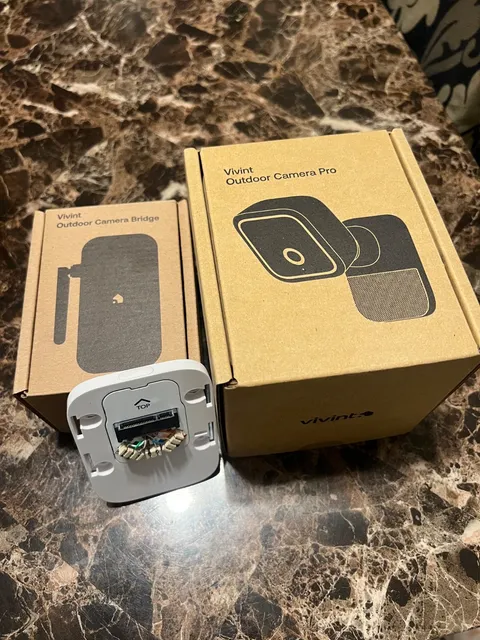 Vivint Outdoor Camera Pro Gen3- (odc400) w/ Bridge and back plate