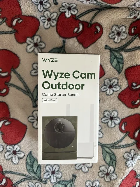 Wyze Cam Outdoor Starter Bundle 1080p HD, Wire-Free, Indoor/ Outdoor Use