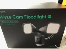 WYZE Wired Wi-Fi Floodlight v2 Home Security Camera 2K Video Night col Vision(B1
