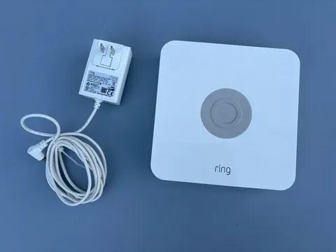Ring Alarm Base Station 2nd Gen Z-Wave Plus Hub Model 4HB1U9-0EN0 w/ AC adapter