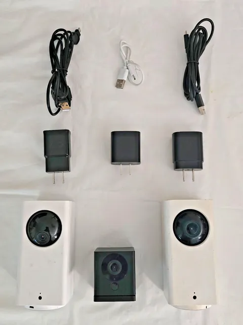 Wyze Security Camera set of 3 with 3 4GB sd cards